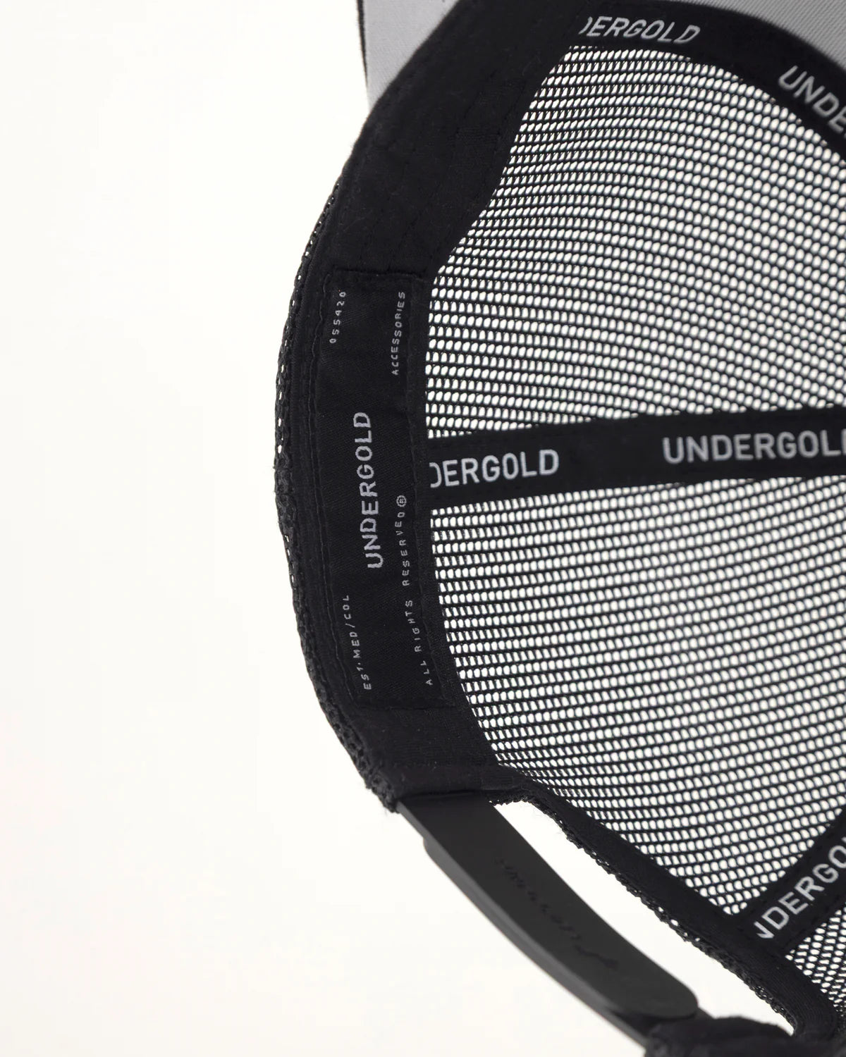 BASICS UNDGLD STUDIO TRUCKER CAP BLACK