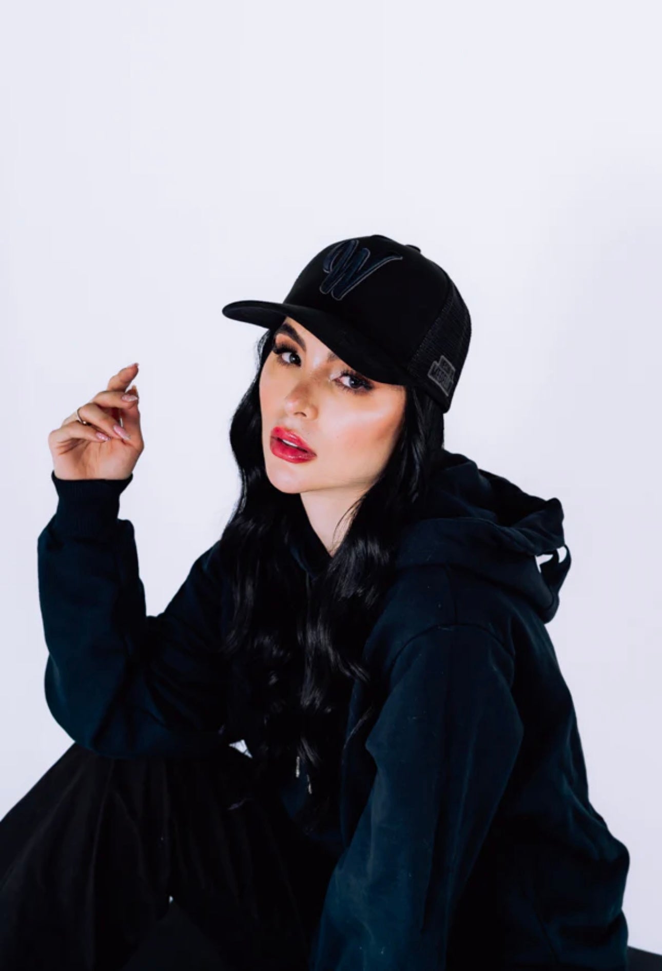 W MERCH | CLASSIC W BLACK EDITION