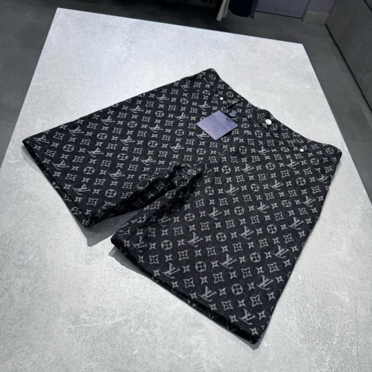 LV SHORT