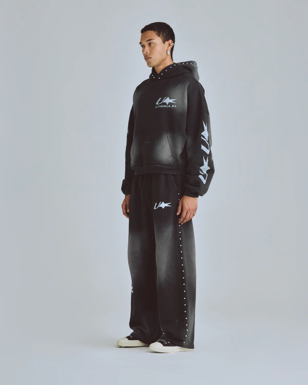 AGNUS DEI U STAR BOXY FIT HOODIE SMOKEY BLACK