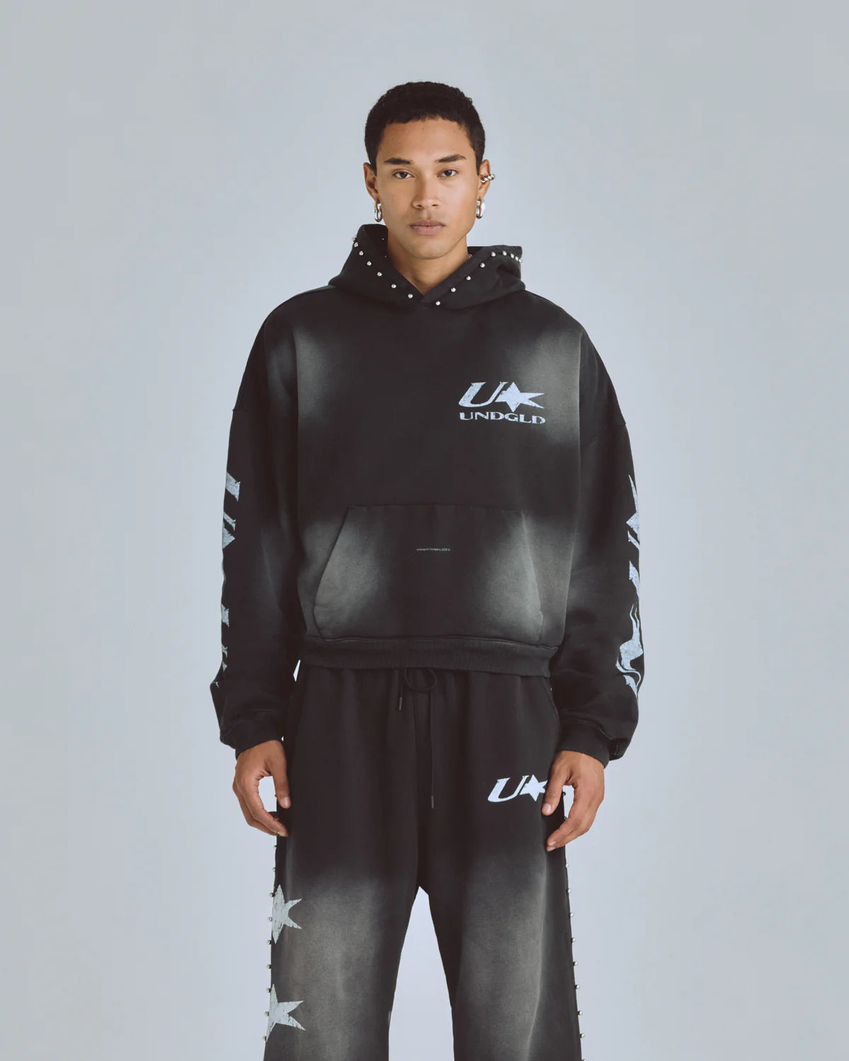 AGNUS DEI U STAR BOXY FIT HOODIE SMOKEY BLACK