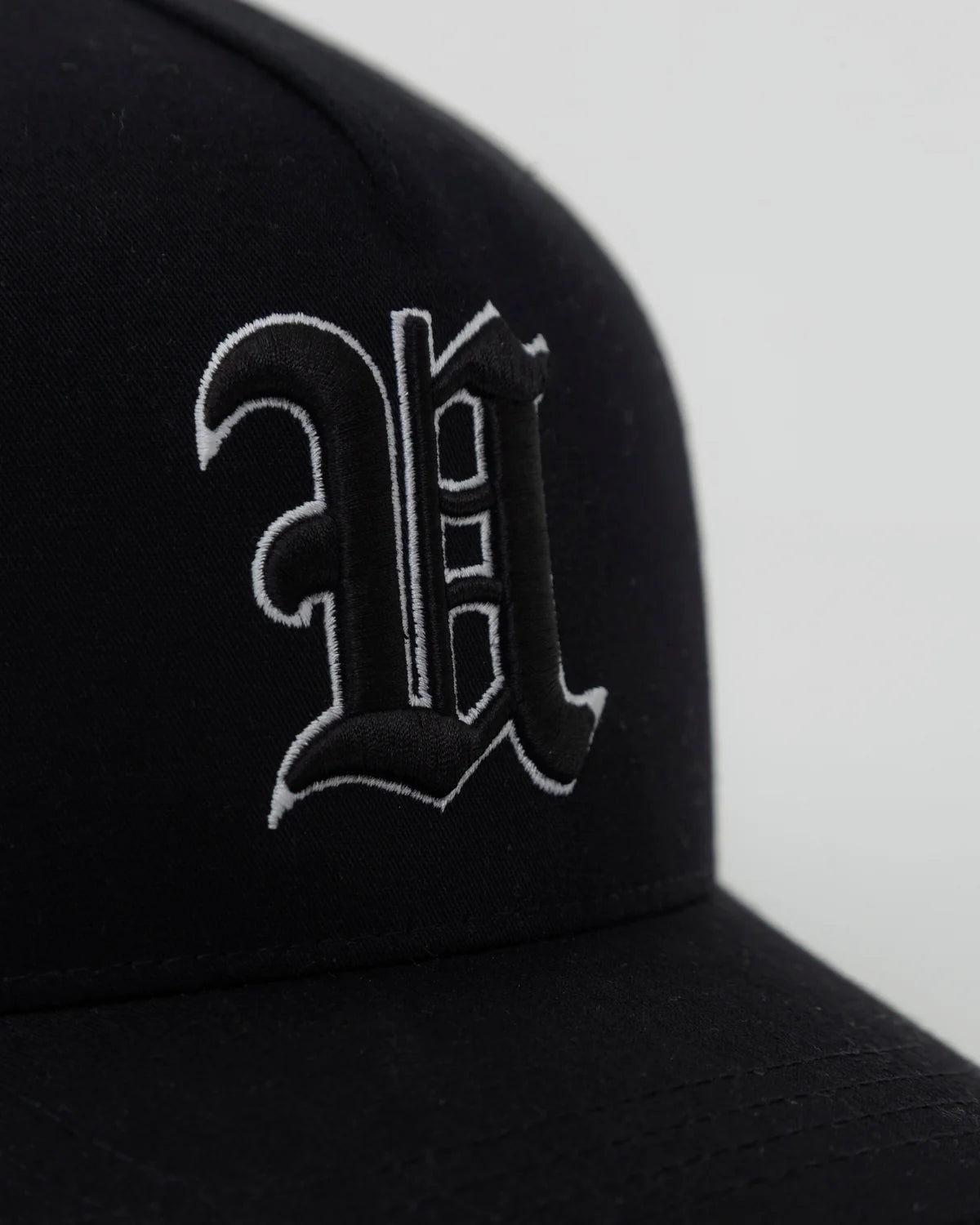 LINE U SOUTH HIGH CROWN CAP BLACK