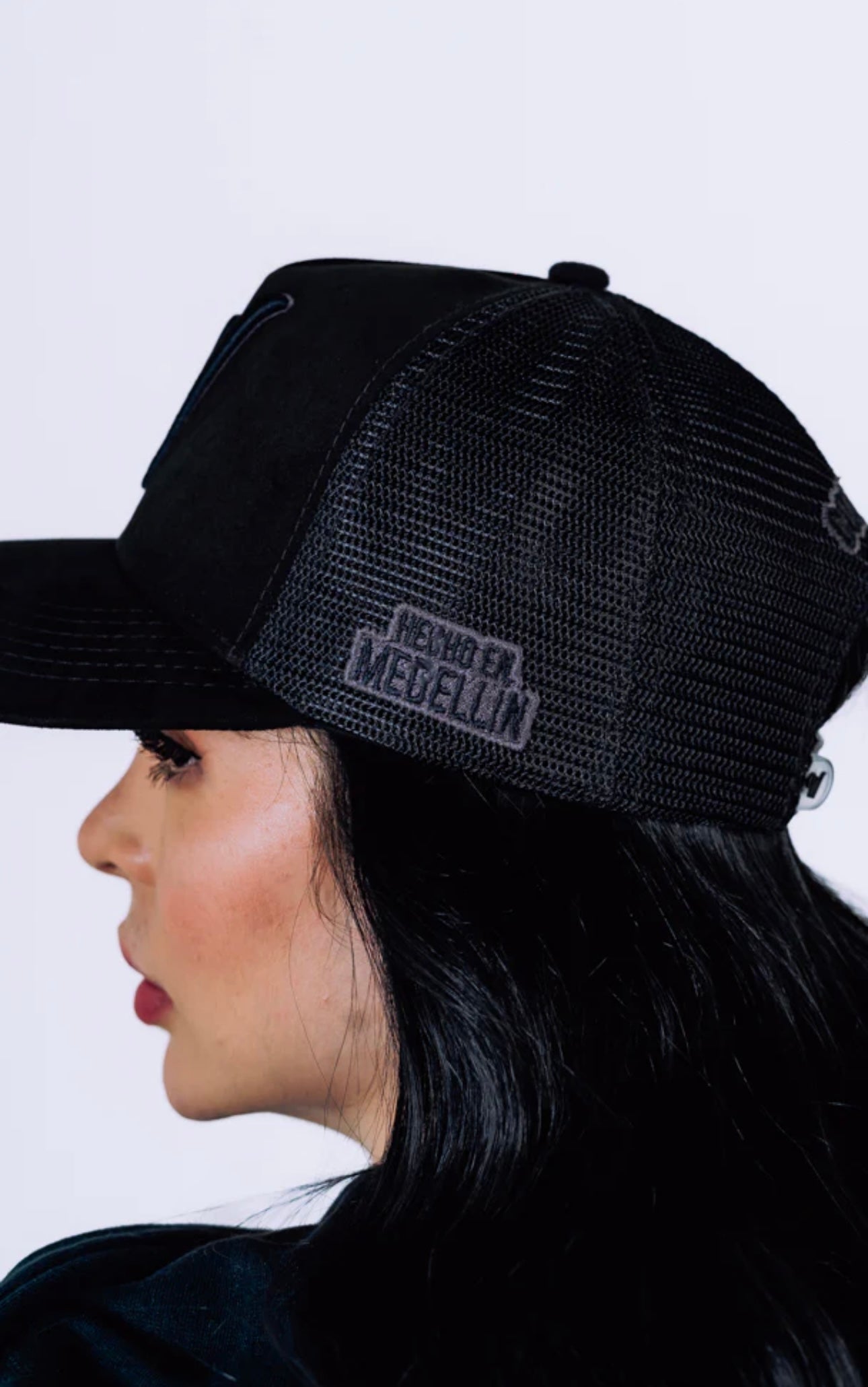 W MERCH | CLASSIC W BLACK EDITION