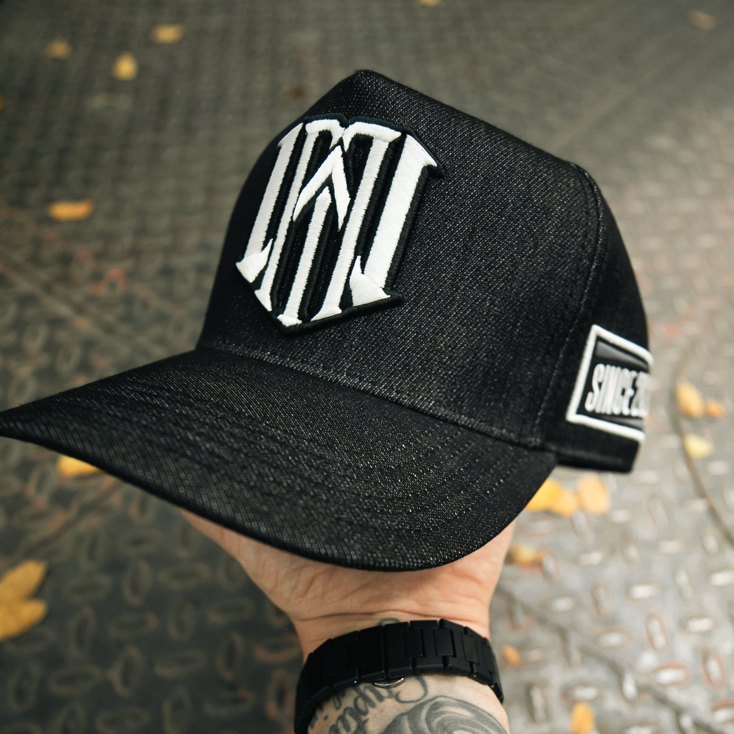 W Merch | Jean Plateado