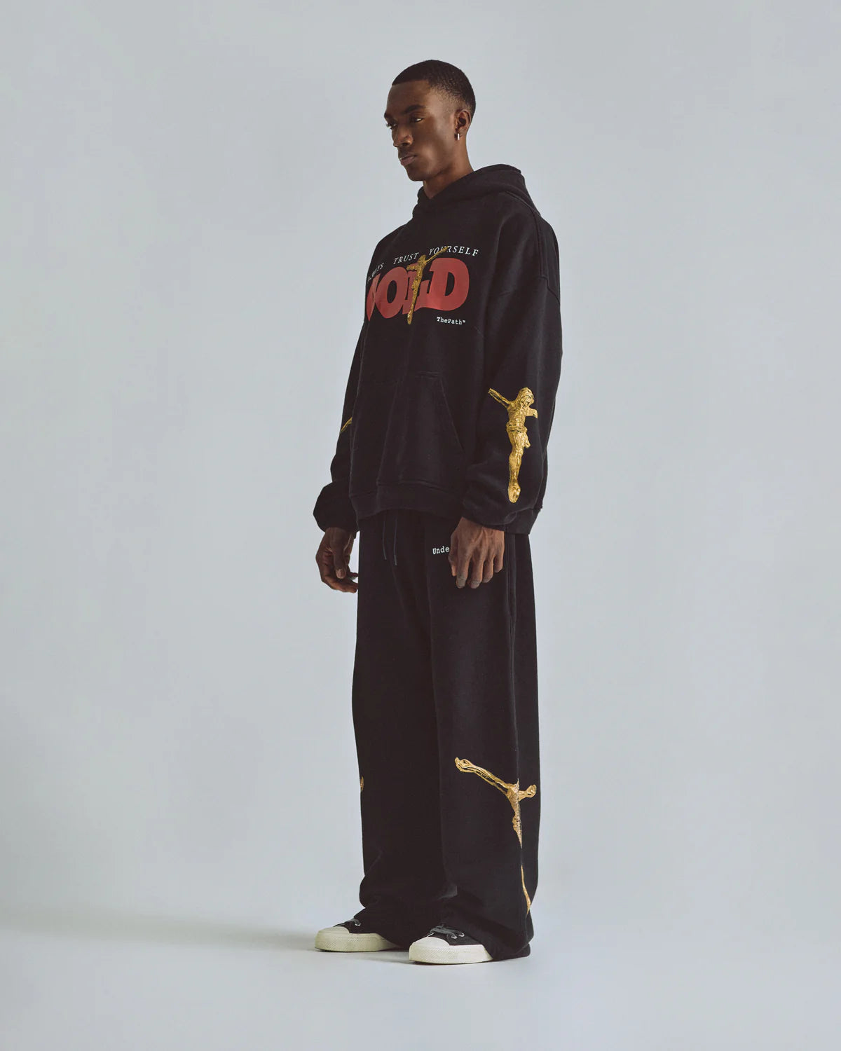 THE PATH GOLDEN CHRIST STRAIGHTPANTS BLACK