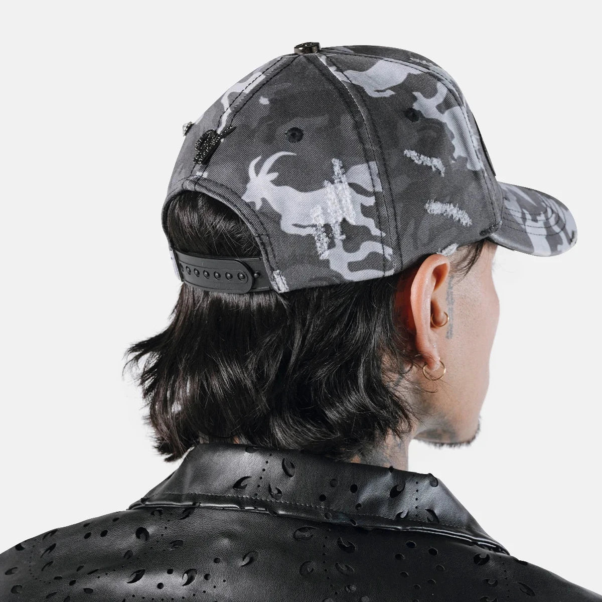 W MERCH x Kris R | GAMINA GRAY