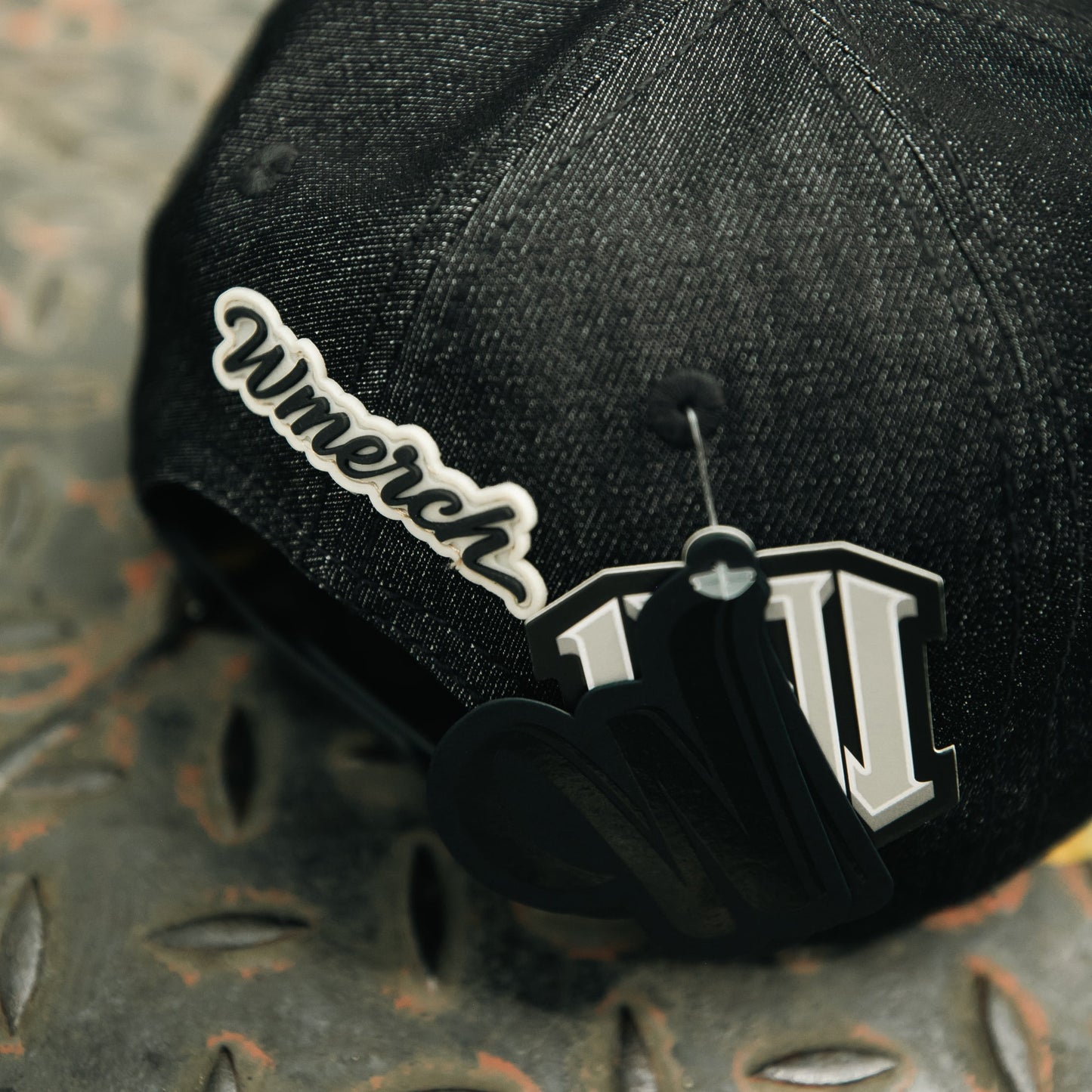 W Merch | Jean Plateado