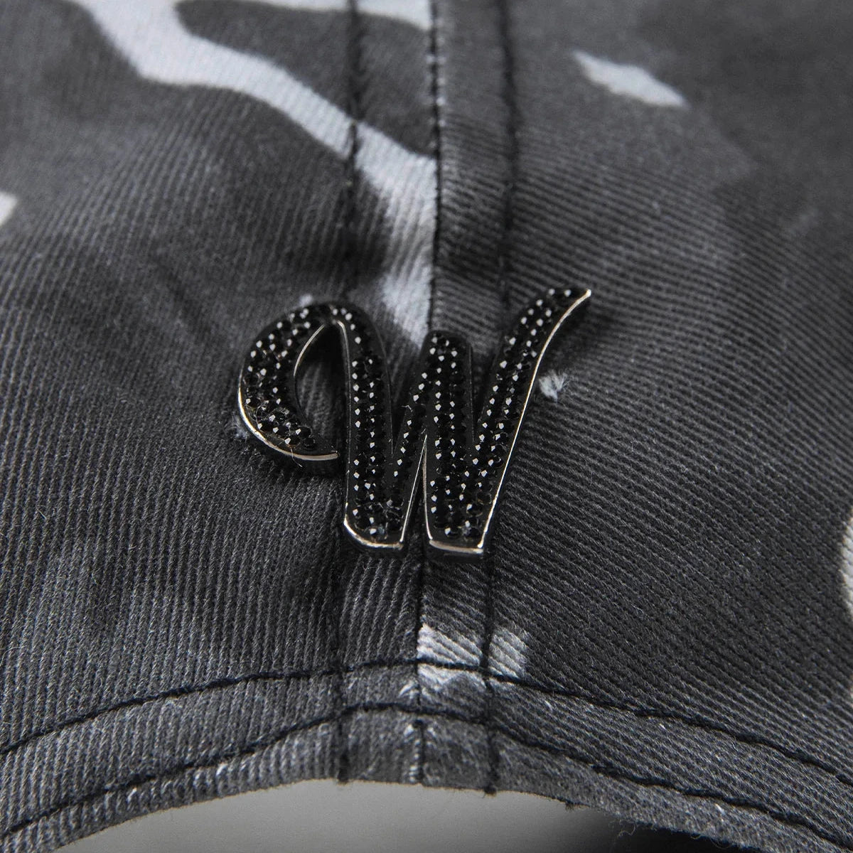 W MERCH x Kris R | GAMINA GRAY